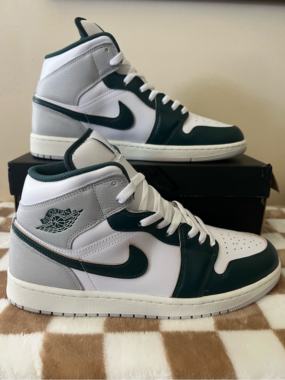 Nike Air Jordan 1 Mid SE Sneakers White/Green/Grey FQ7720 103 Men’s Sz 11.5 BNIB